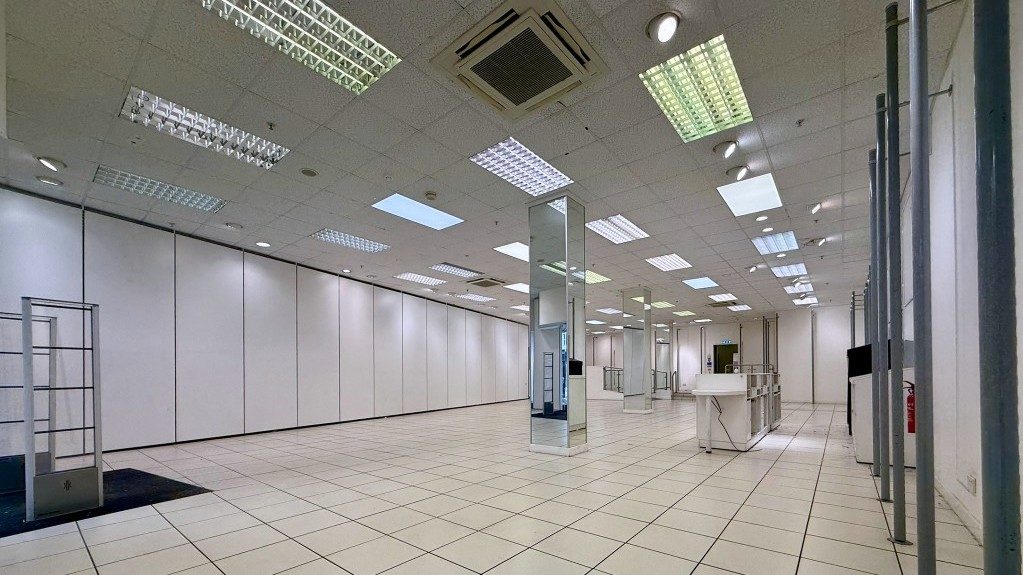 Retail/Shop in Hinckley - photo 3