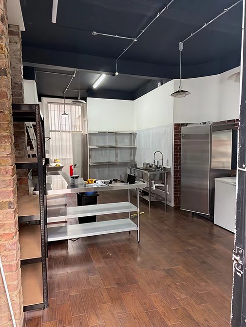 Retail/Shop in London - photo 2