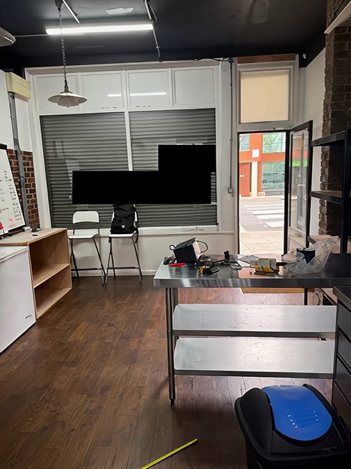 Retail/Shop in London - photo 3