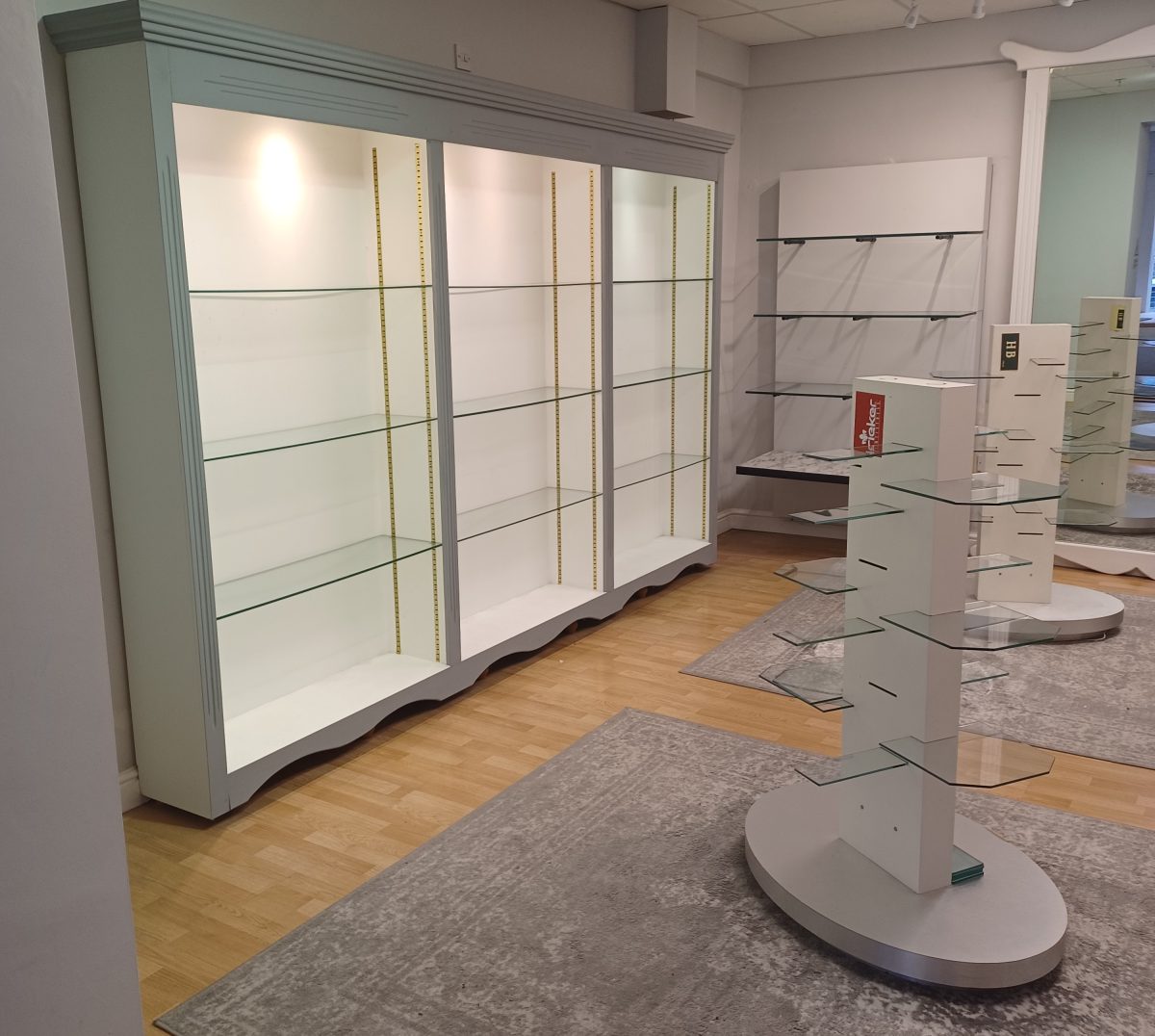 Retail/Shop in Newark - photo 3