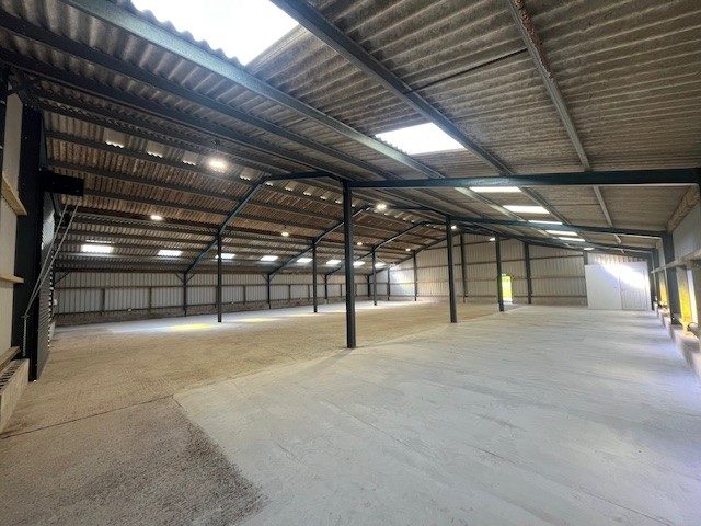 Industrial Unit To Let, Bishops Wood