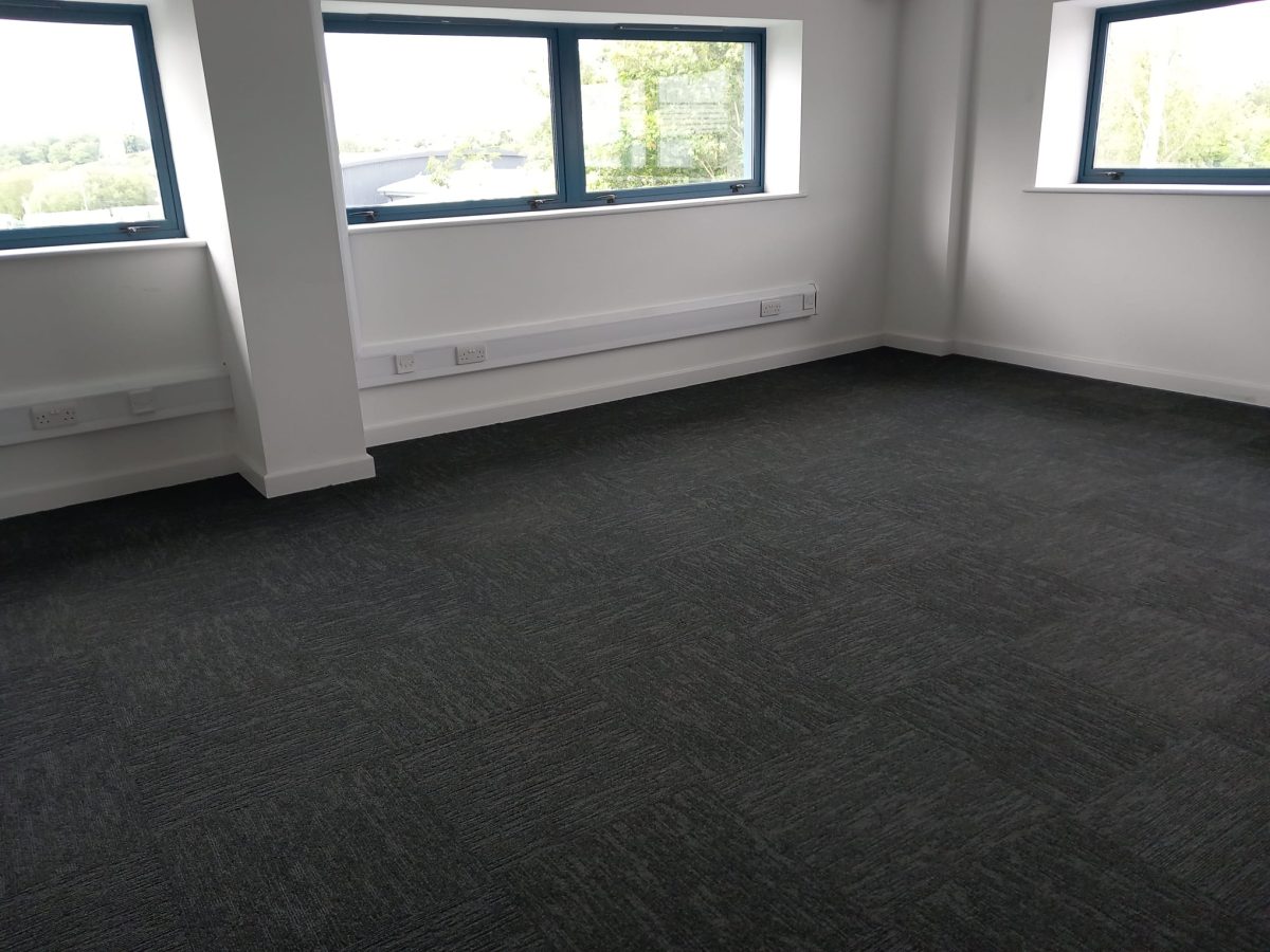 Industrial Unit in Chesterfield, Derbyshire - photo 2