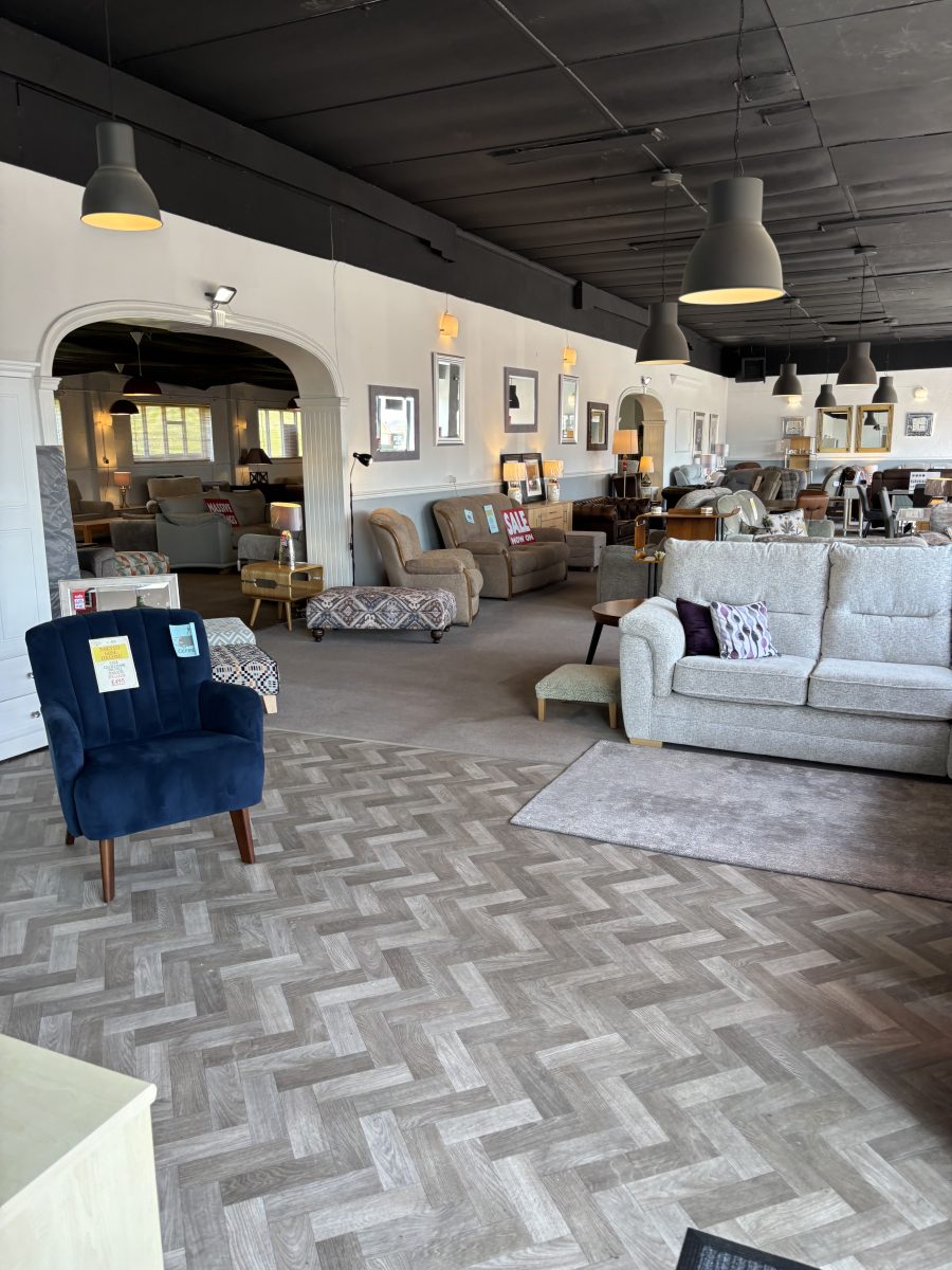 Retail/Shop in Chesterfield - photo 2