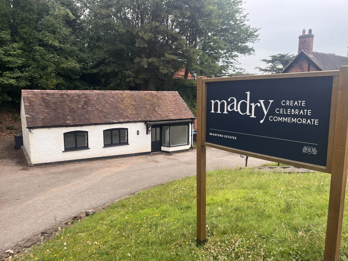 Commercial Property in Weston-under-Lizard