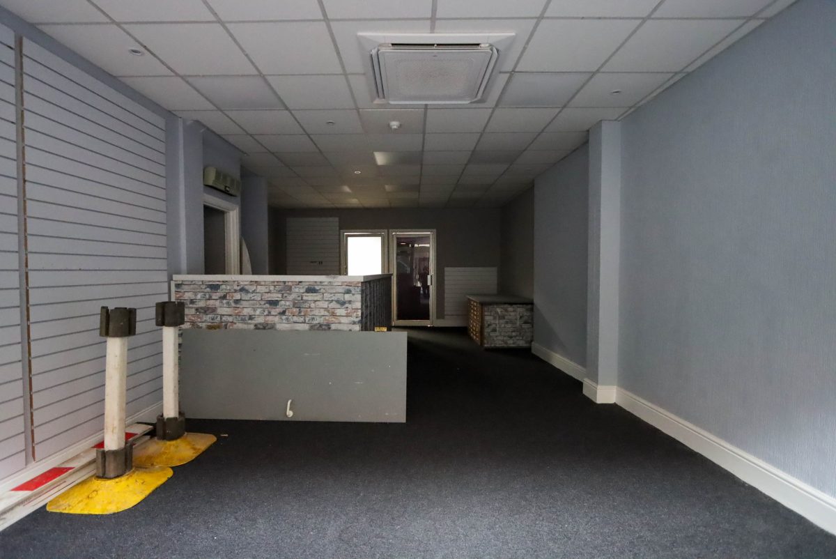 Retail/Shop in Newark - photo 2