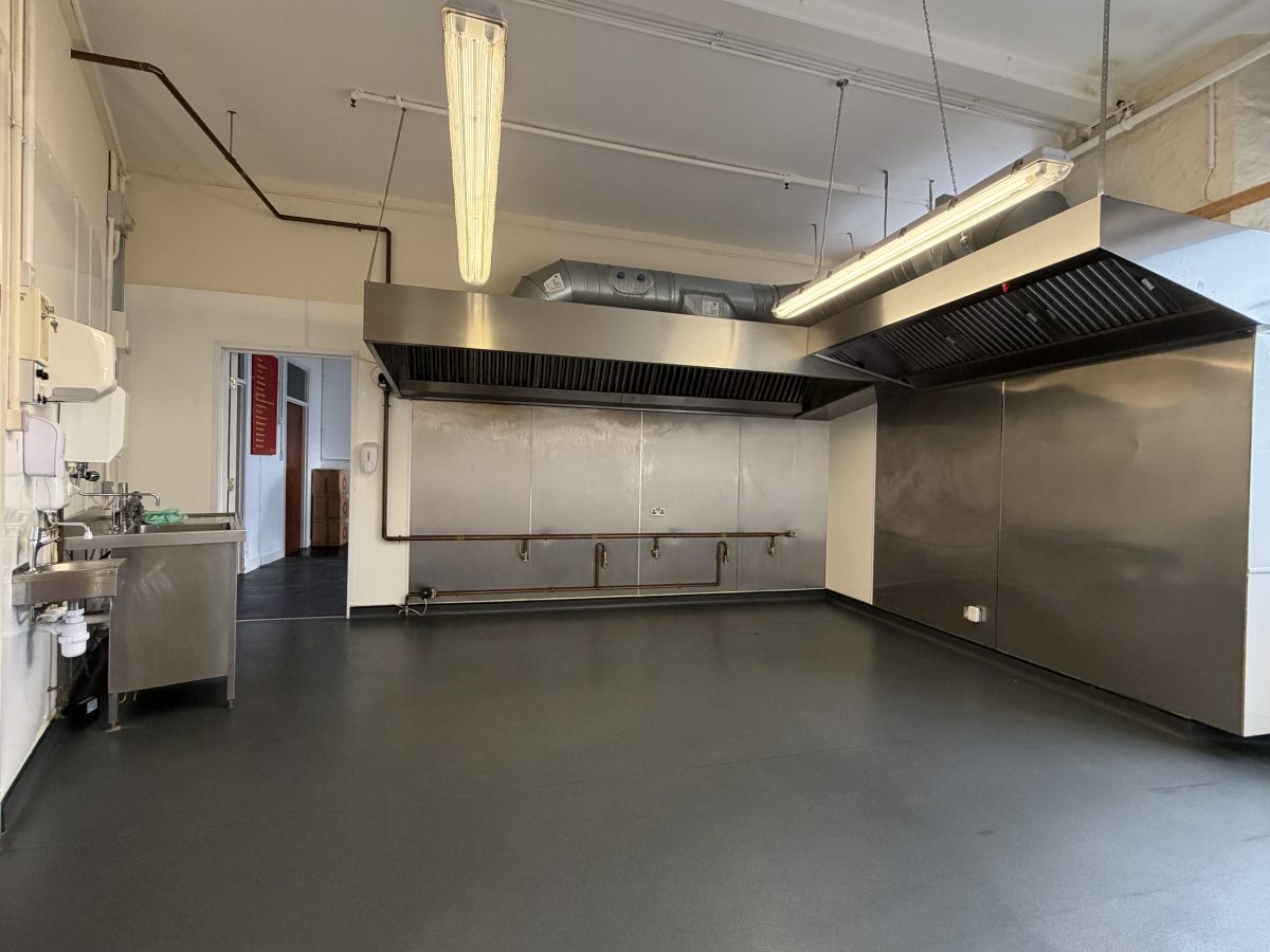 Industrial Unit in Buckfastleigh - photo 3