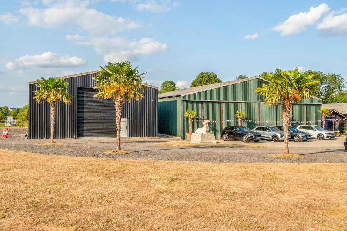 Commercial Property in Wantage - photo 3