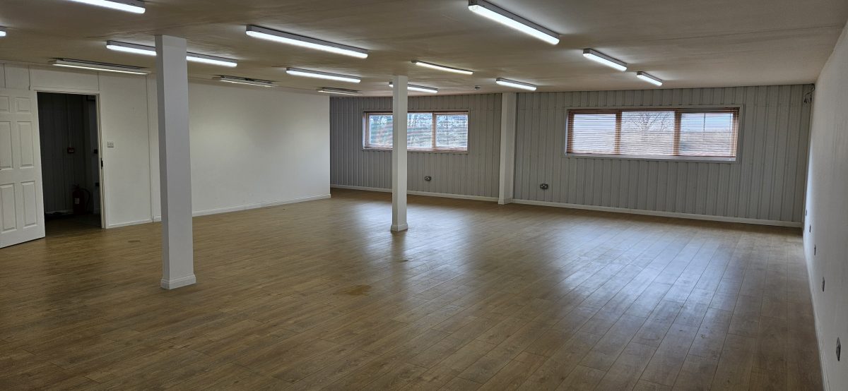 Retail/Shop in BUCKINGHAM - photo 2