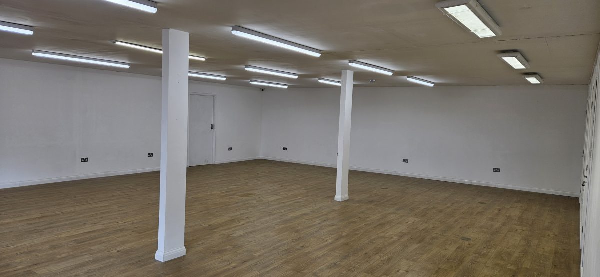 Retail/Shop in BUCKINGHAM - photo 3