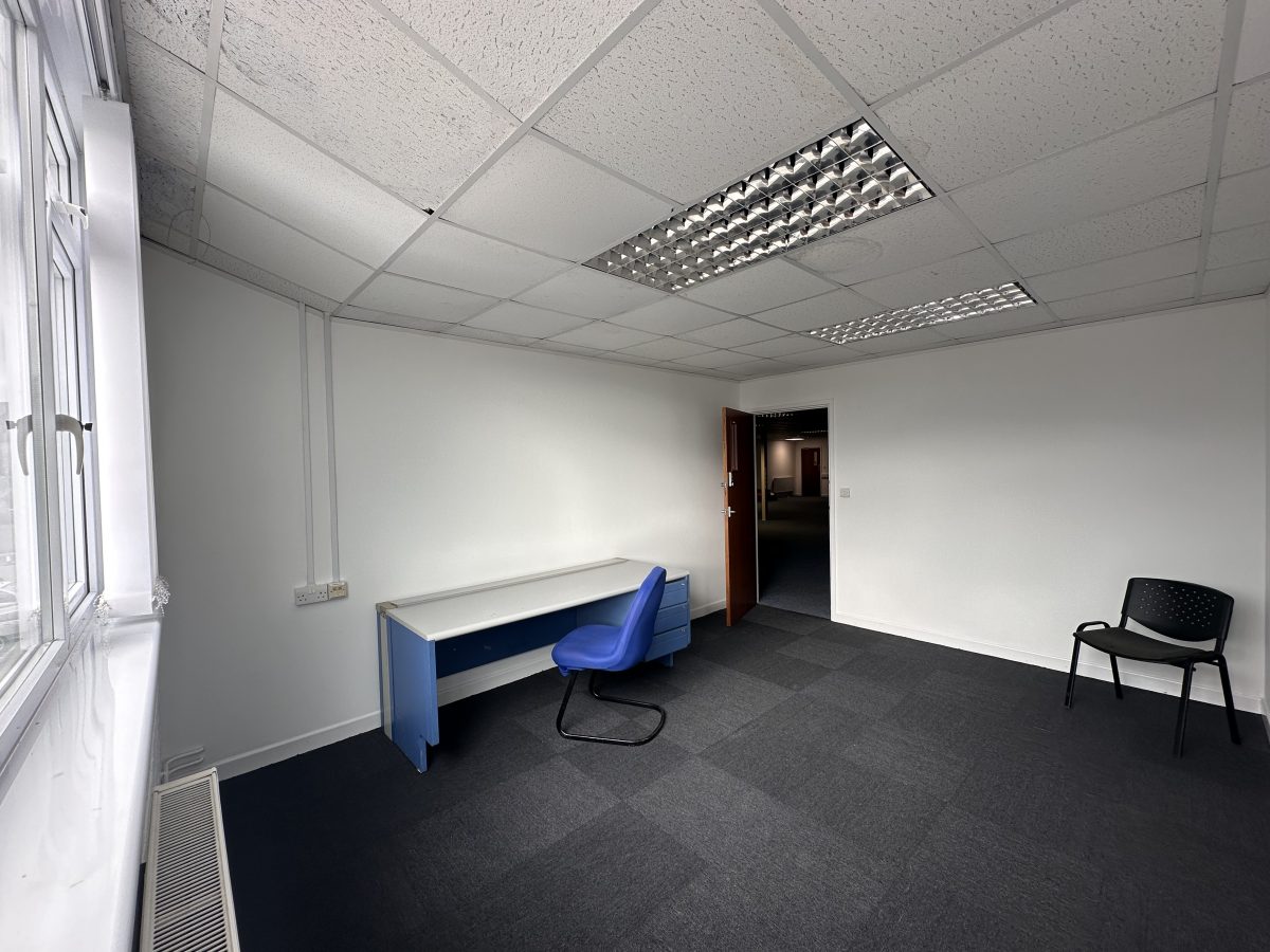 Industrial Unit in St. Austell - photo 4