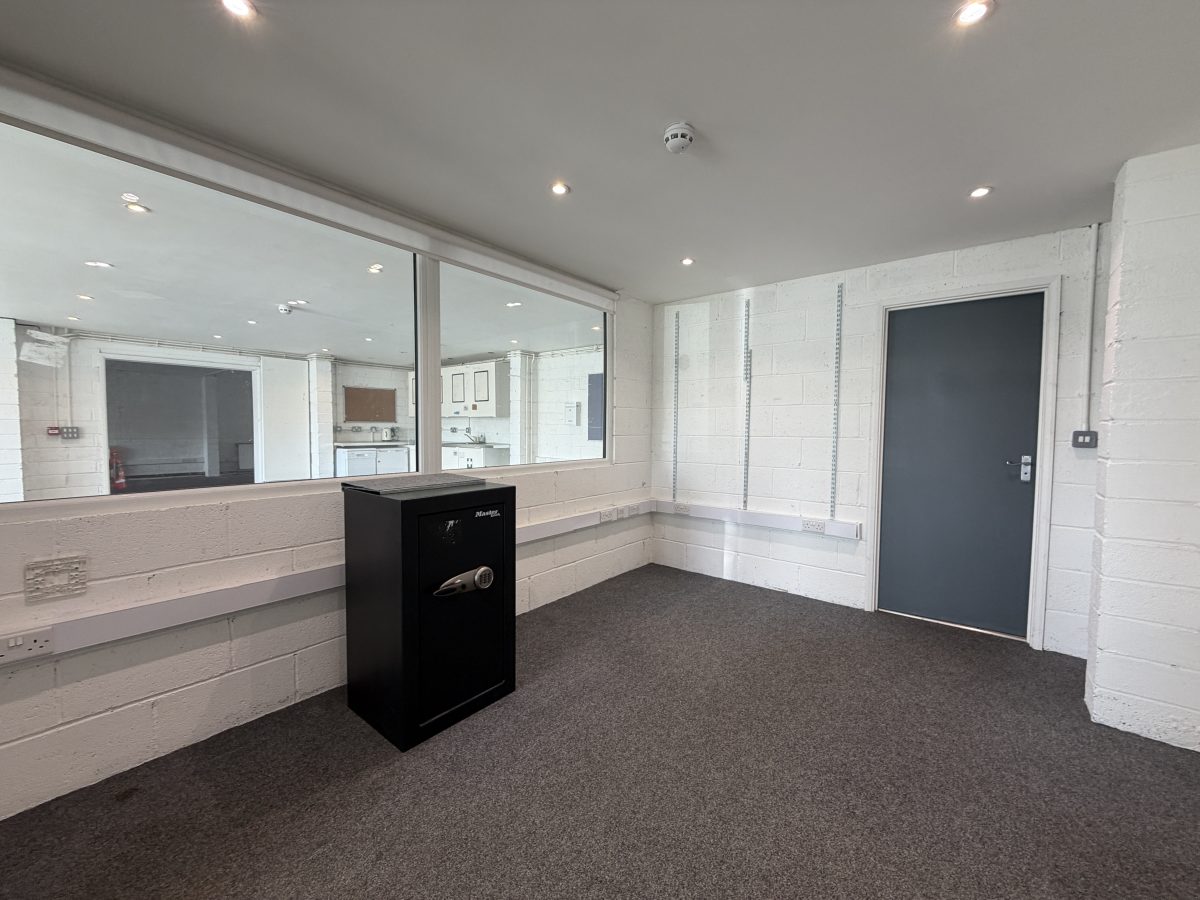 Industrial Unit in Totnes - photo 2