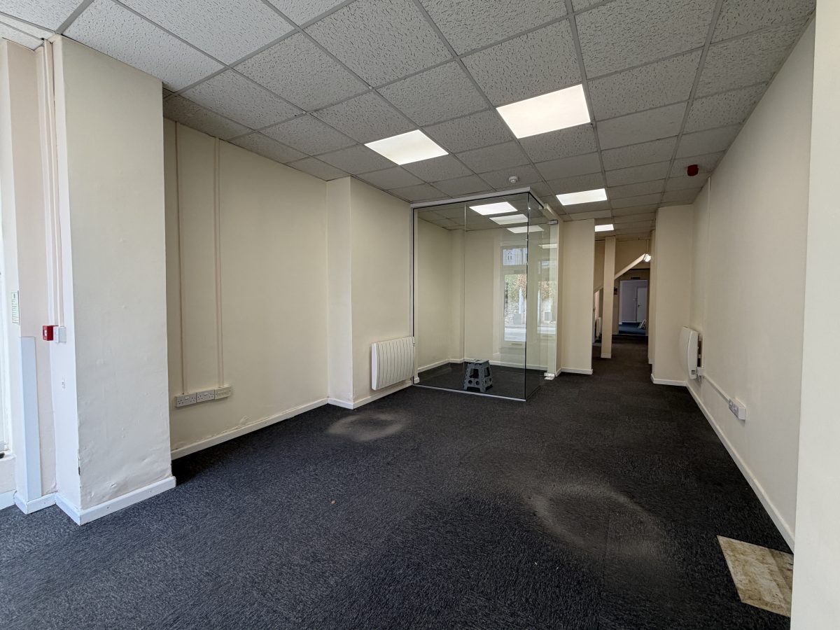 Retail/Shop in Exmouth - photo 2