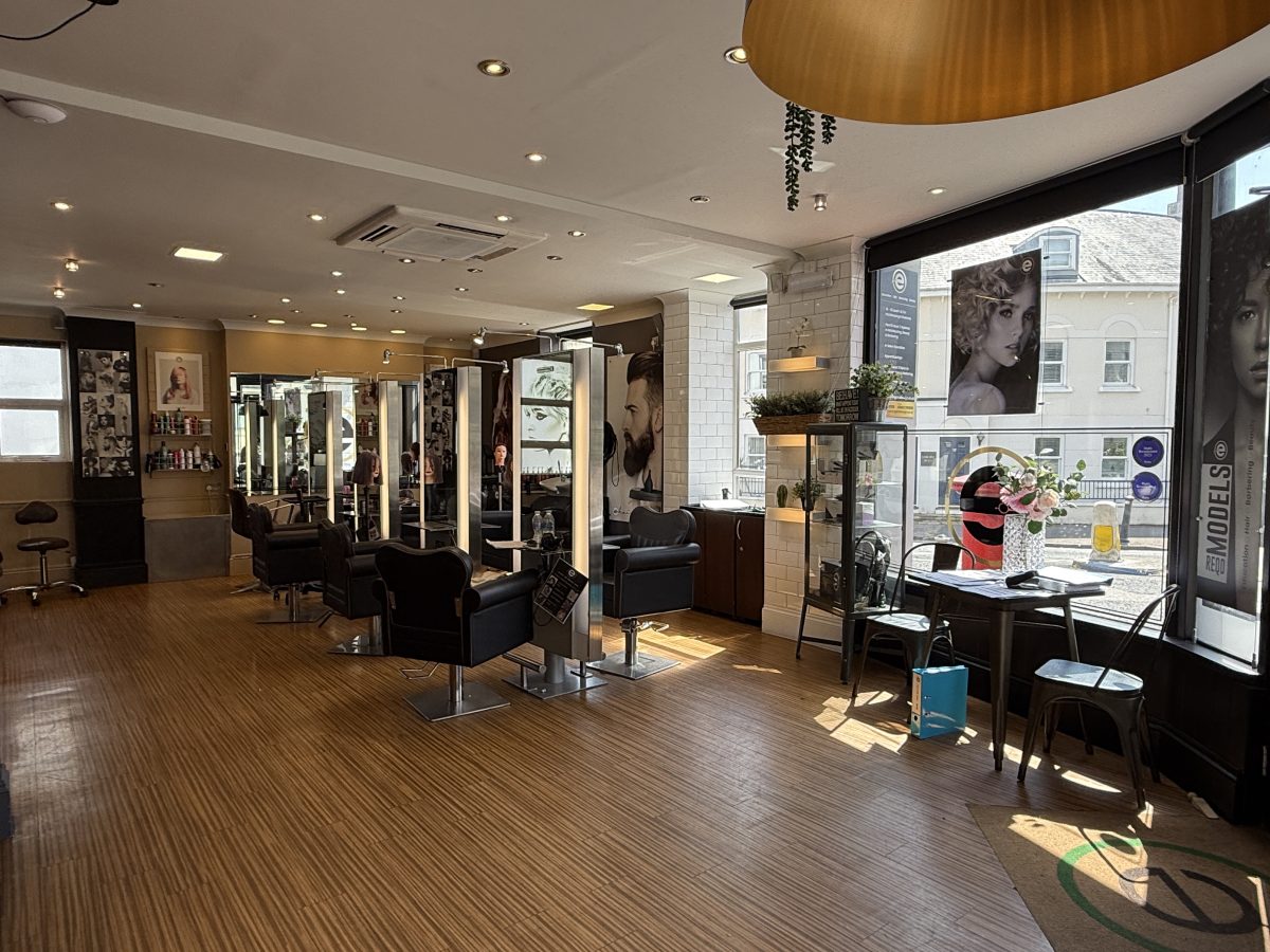 Retail/Shop in Torquay - photo 2