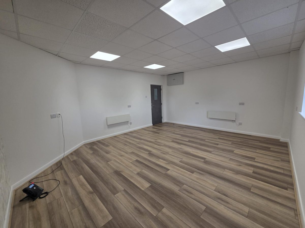 Office in Nuneaton - photo 4
