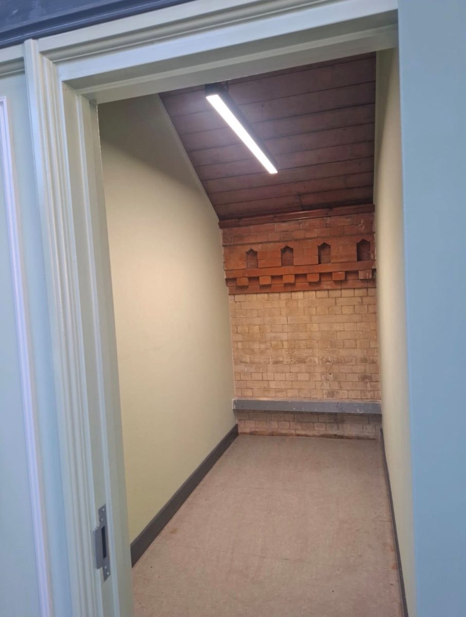 Commercial Property in Newark - photo 4