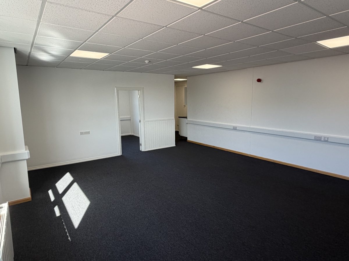 Office in Nuneaton - photo 3