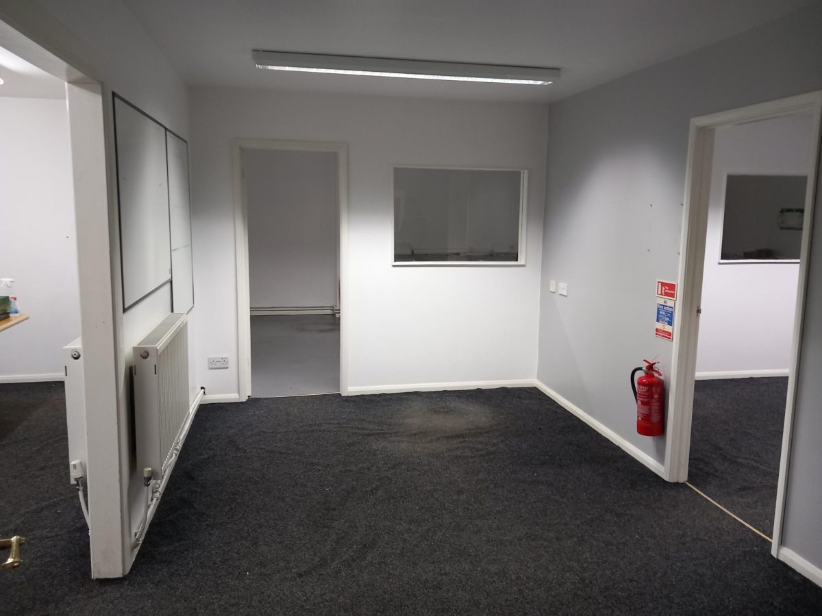 Commercial Property in Newark - photo 2