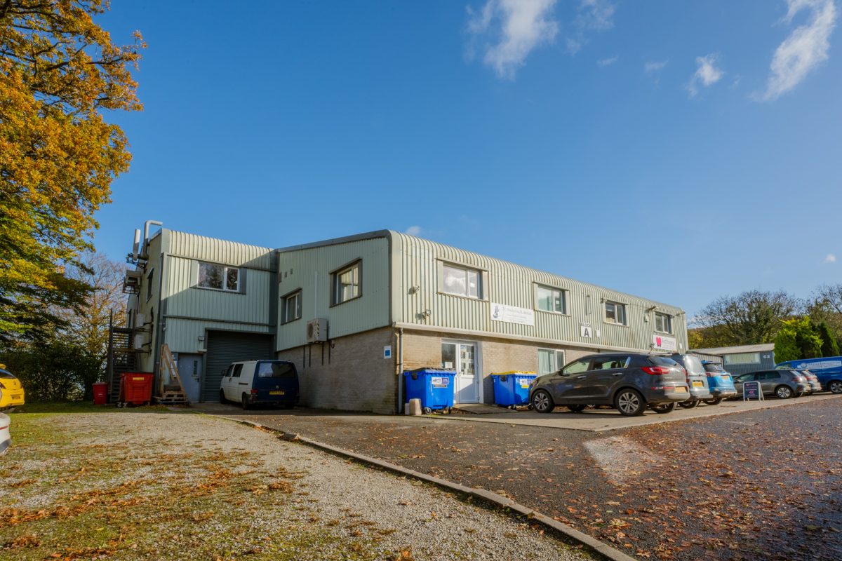 Commercial Property in Kelly Bray - photo 2