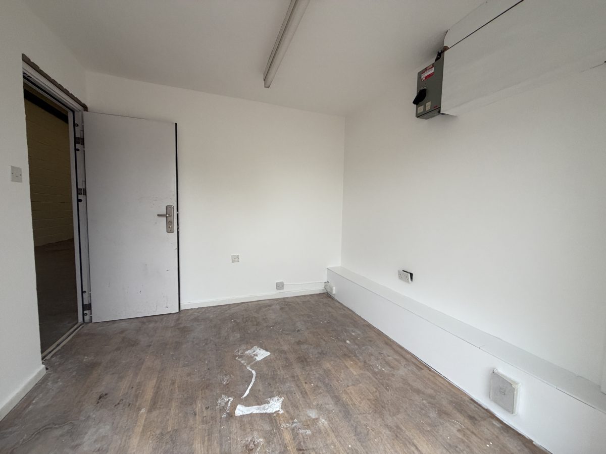 Industrial Unit in Bovey Tracey - photo 3