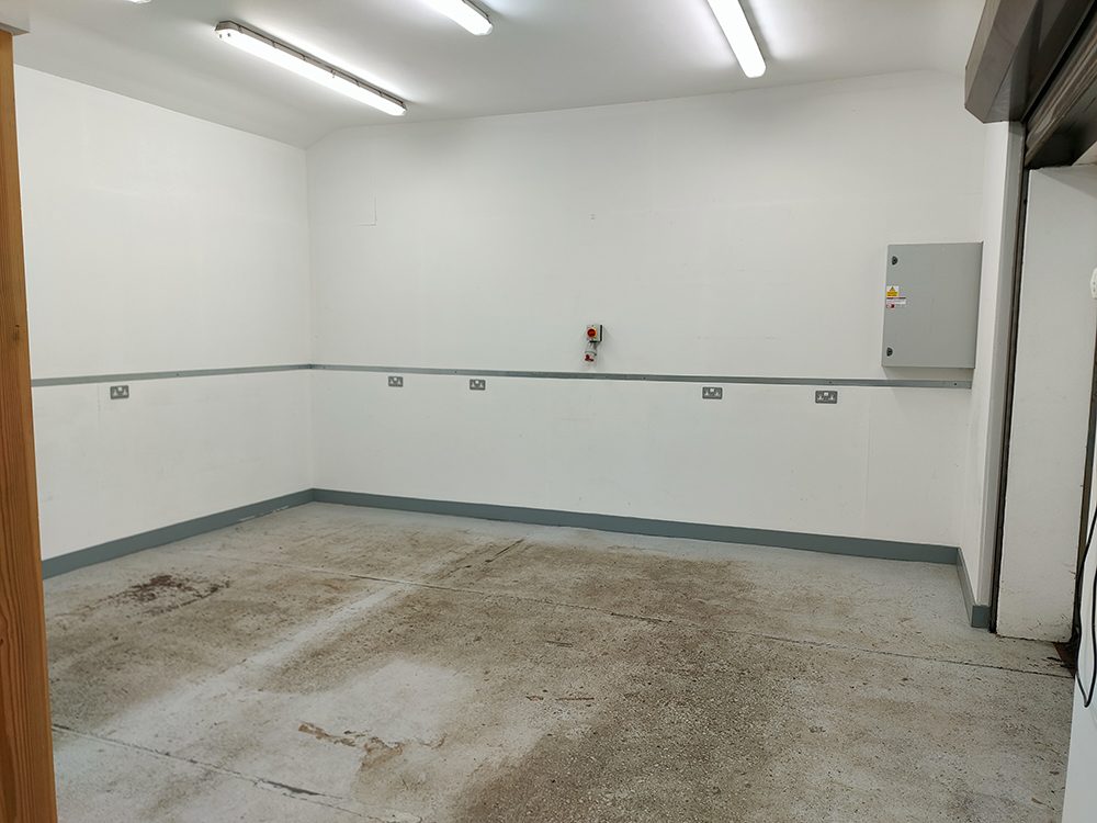 Commercial Property in Dorking - photo 3