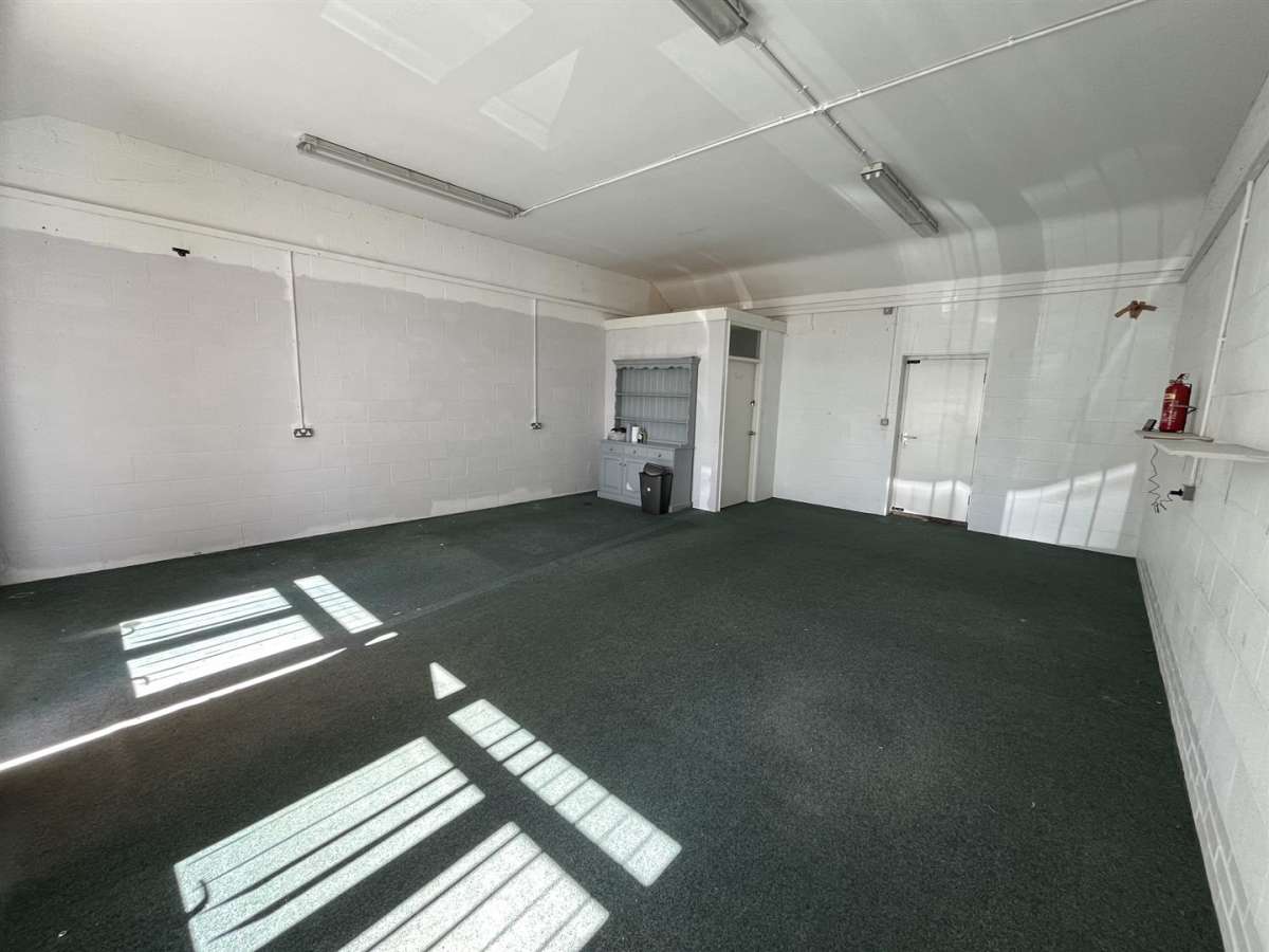 Commercial Property in Oakham - photo 2