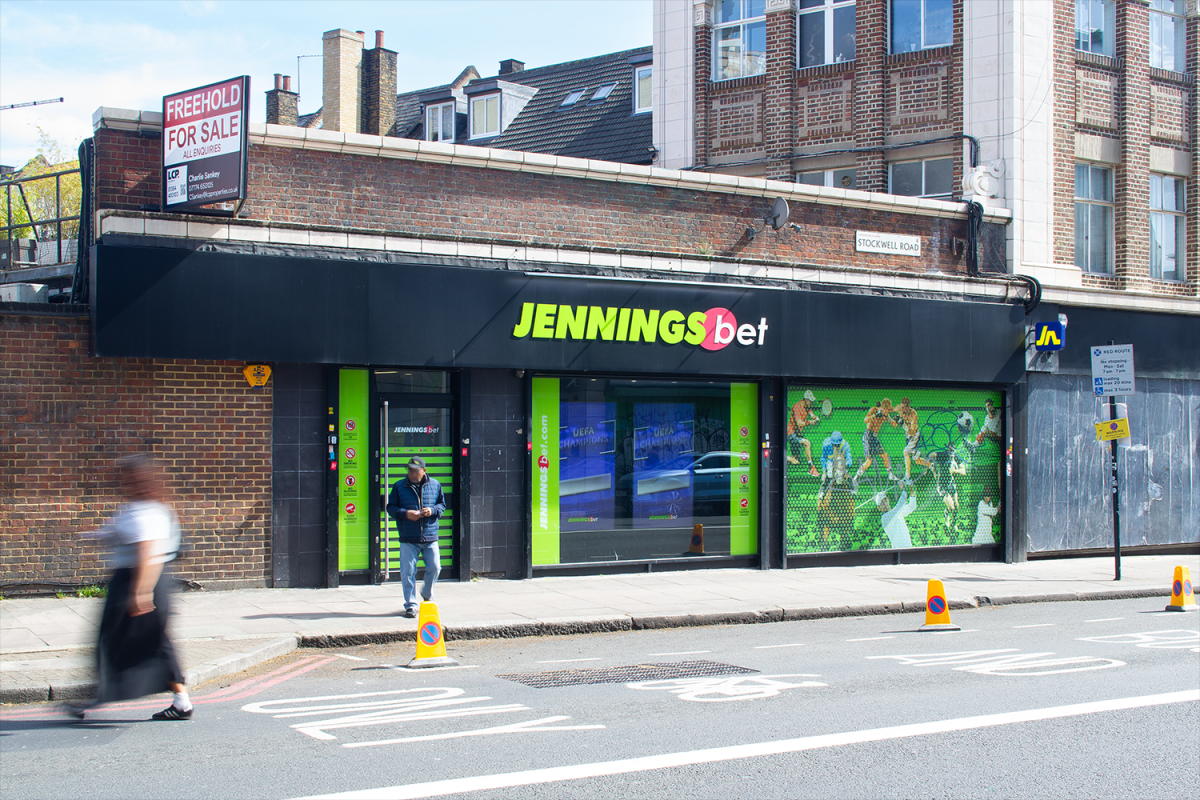 Retail/Shop in London - photo 3