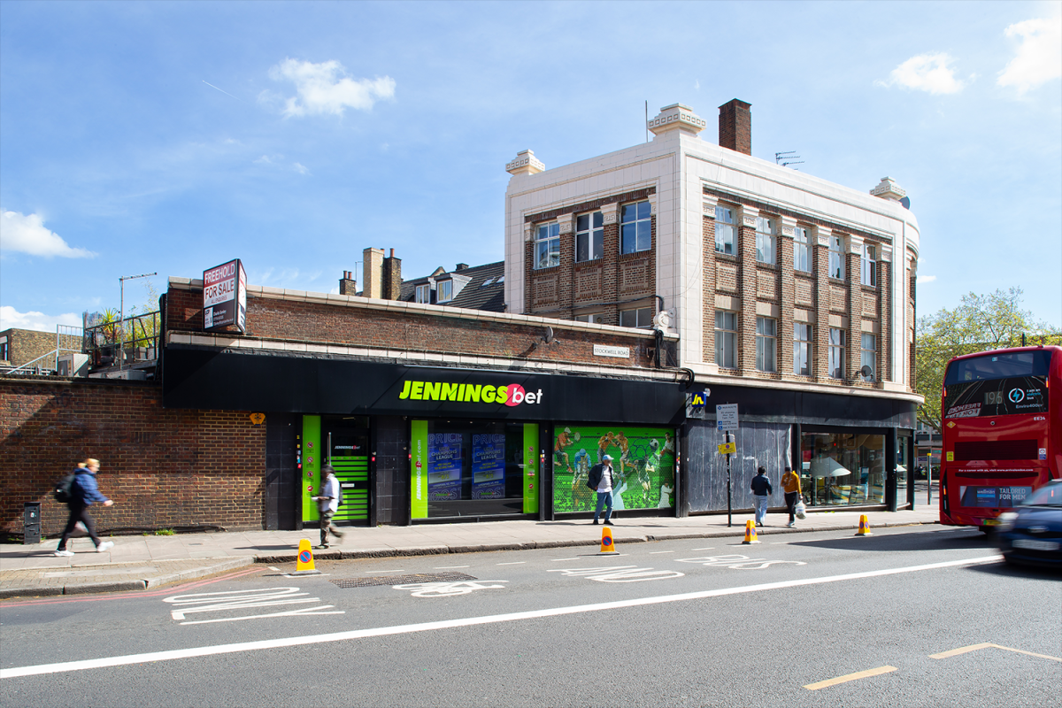 Retail/Shop in London - photo 4