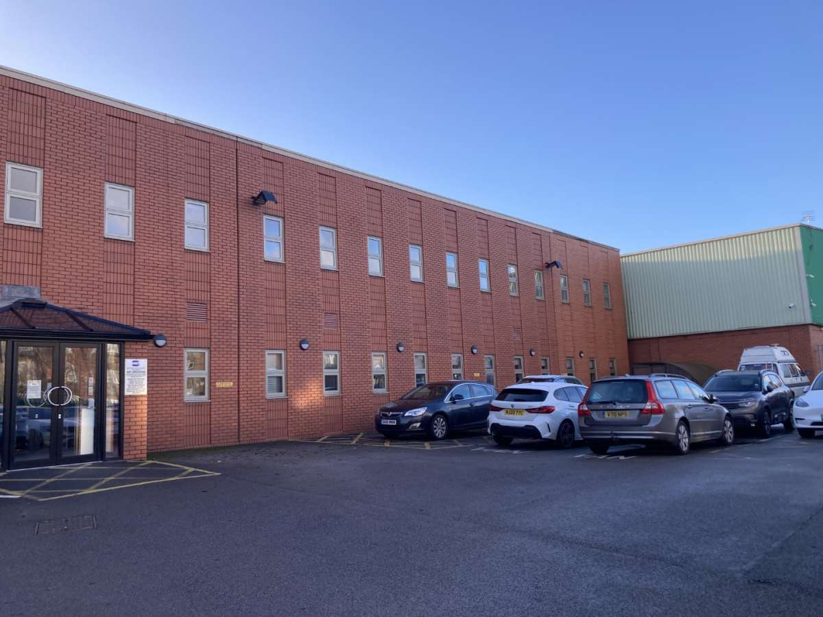 Commercial Units to let Droylsden Boxpod