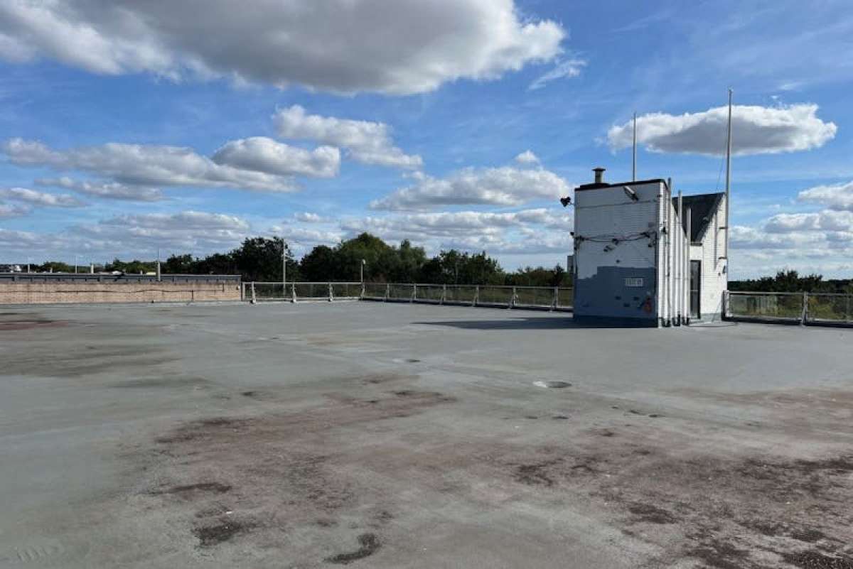 Industrial Unit in Hainault - photo 3