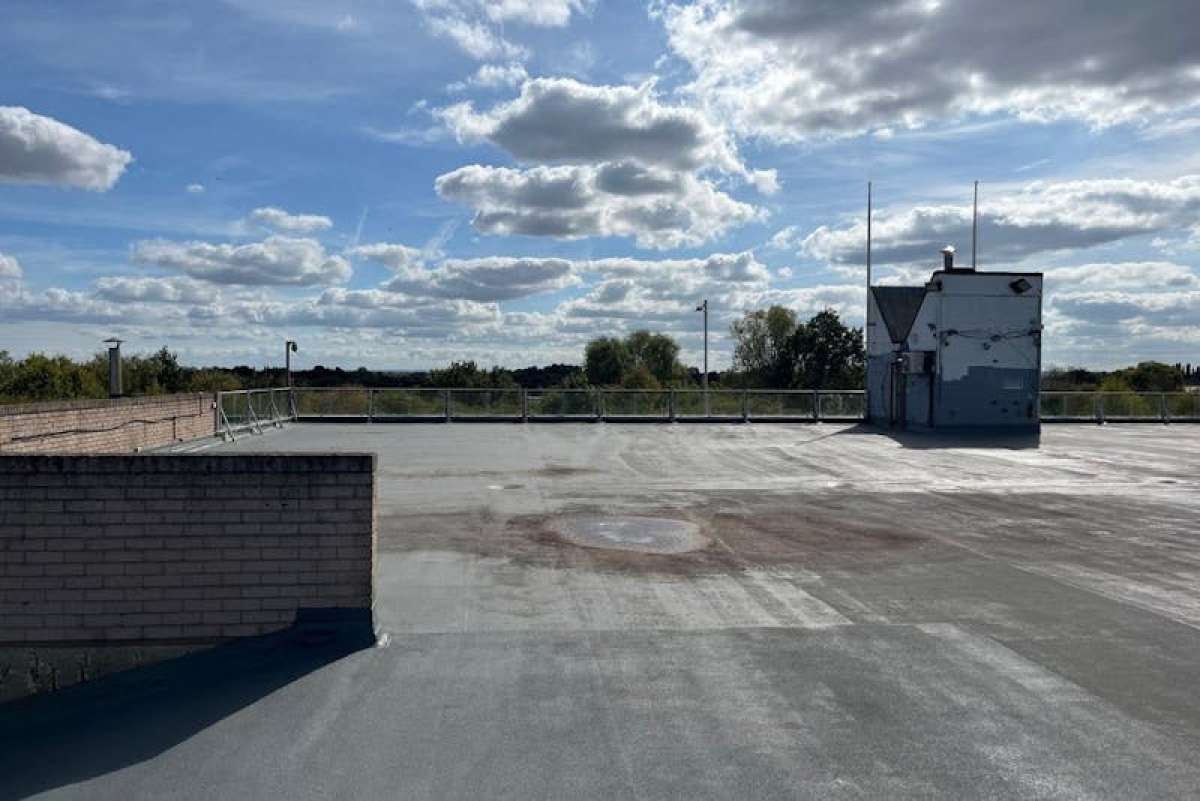 Industrial Unit in Hainault - photo 4