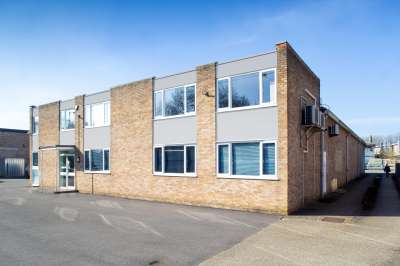 Industrial Unit in Farnborough - photo 4
