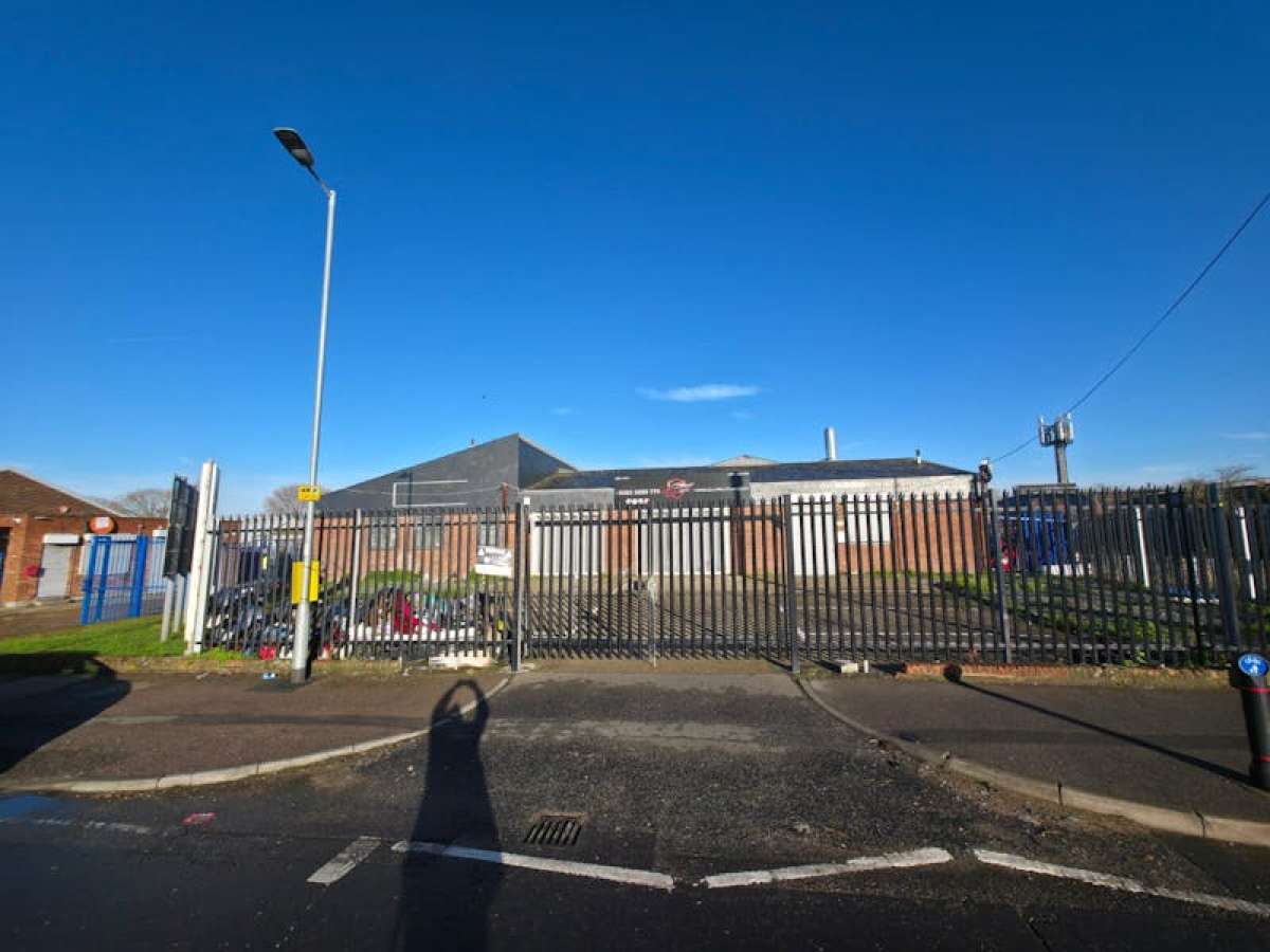 Industrial Unit in Barking - photo 2