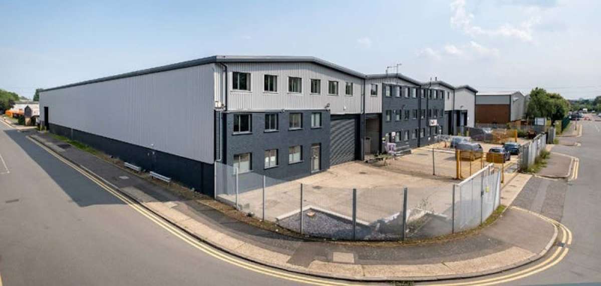 Industrial Unit in London - photo 3