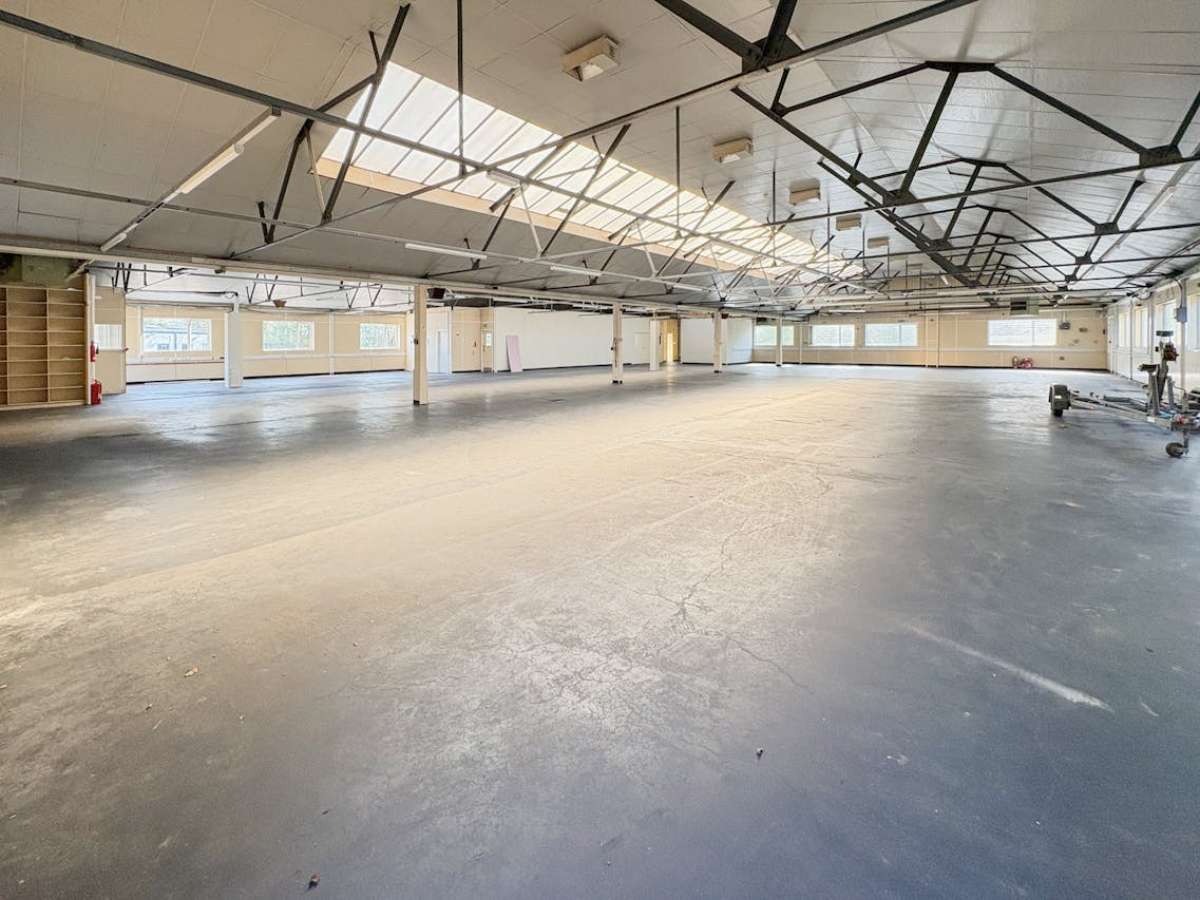 Industrial Unit in Poole - photo 3