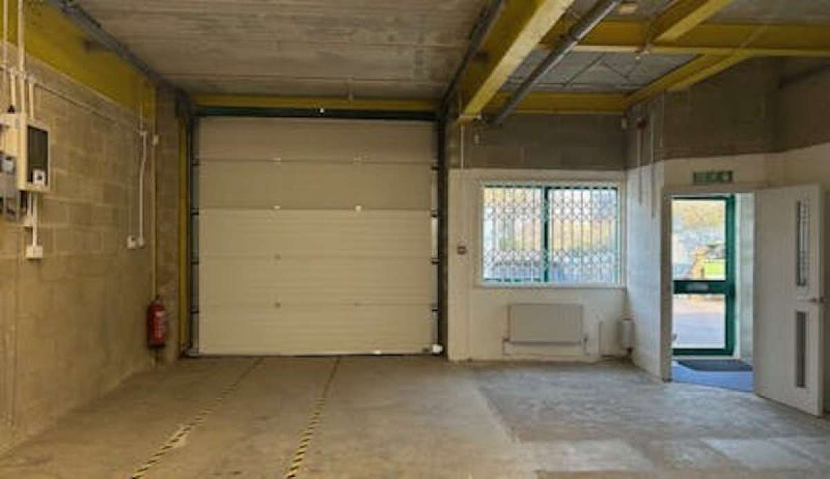 Industrial Unit in Bracknell - photo 4