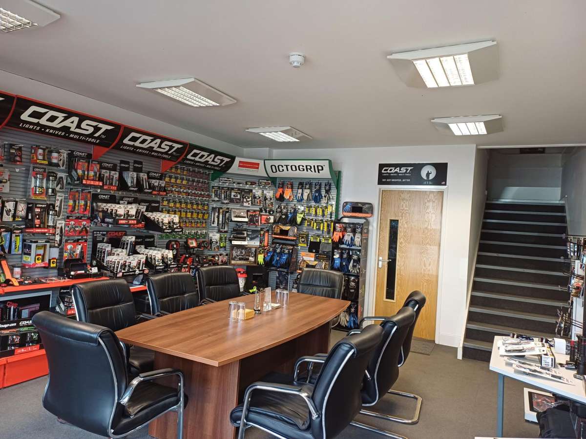 Industrial Unit in Market Harborough - photo 2