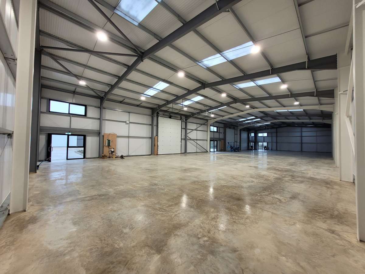 Industrial Unit in St Neots - photo 2
