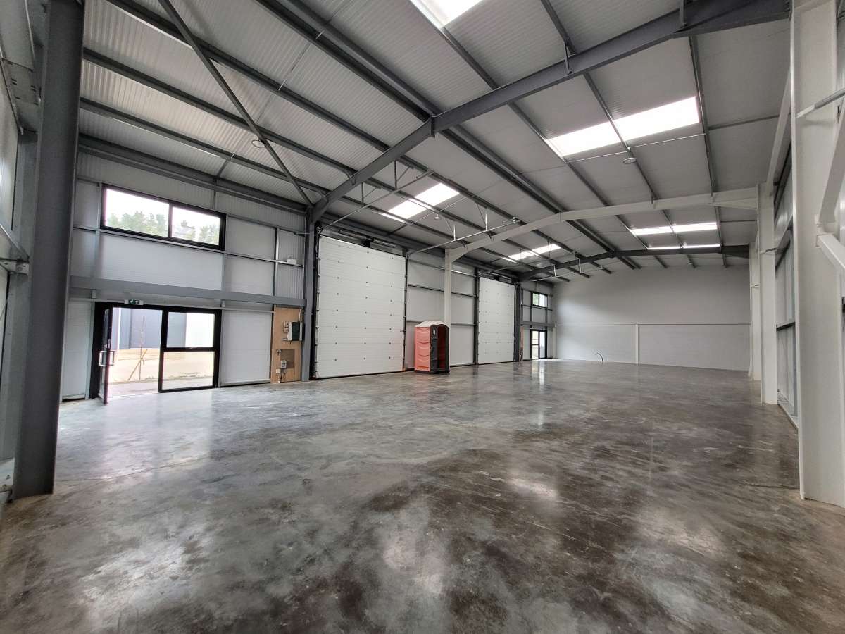 Industrial Unit in St Neots - photo 3