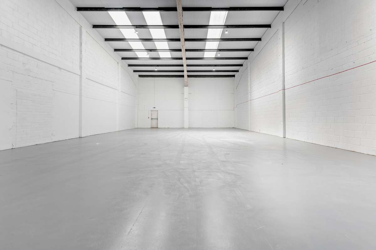 Industrial Unit in Bournemouth - photo 2