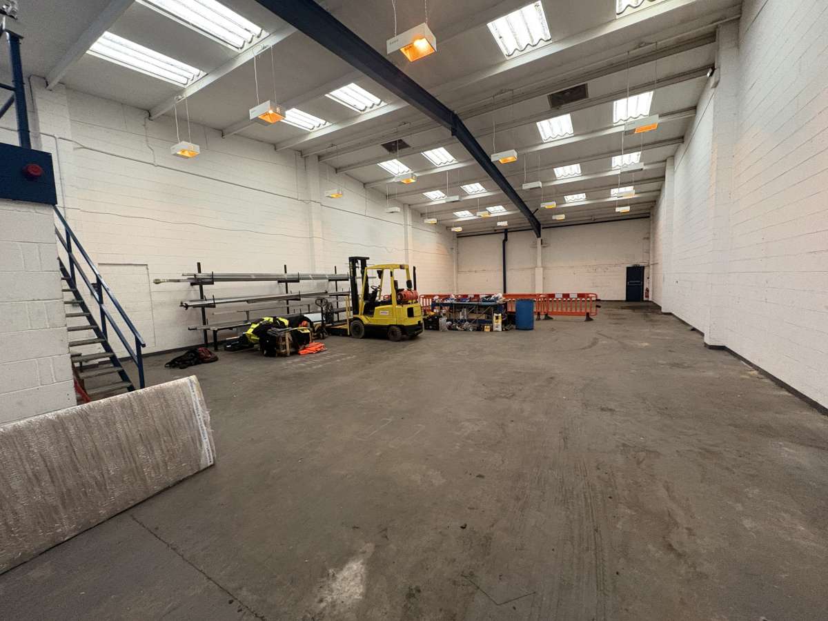 Industrial Unit in Chandlers Ford - photo 2