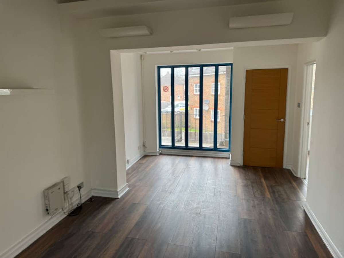 Industrial Unit in Woking - photo 2