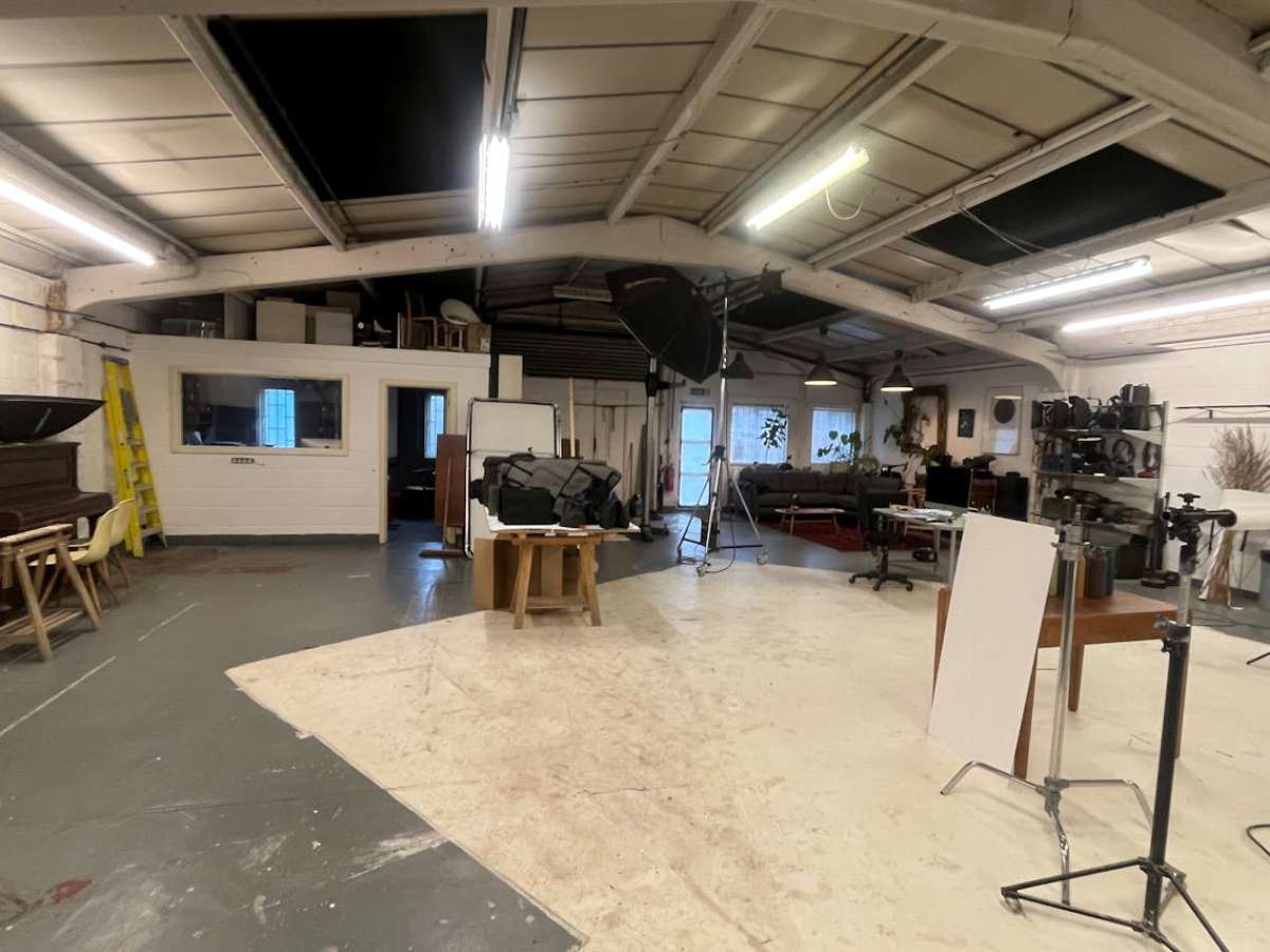 Industrial Unit in Winchester - photo 2