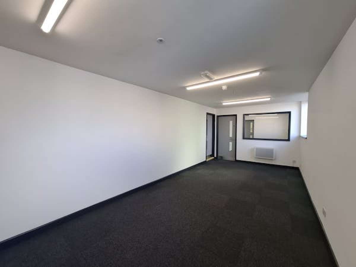 Industrial Unit in Worcester - photo 3