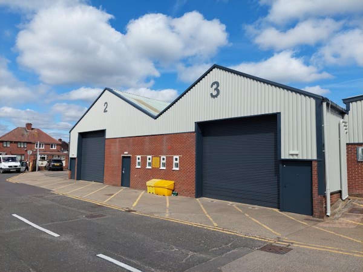 Industrial Unit in West Bromwich - photo 2
