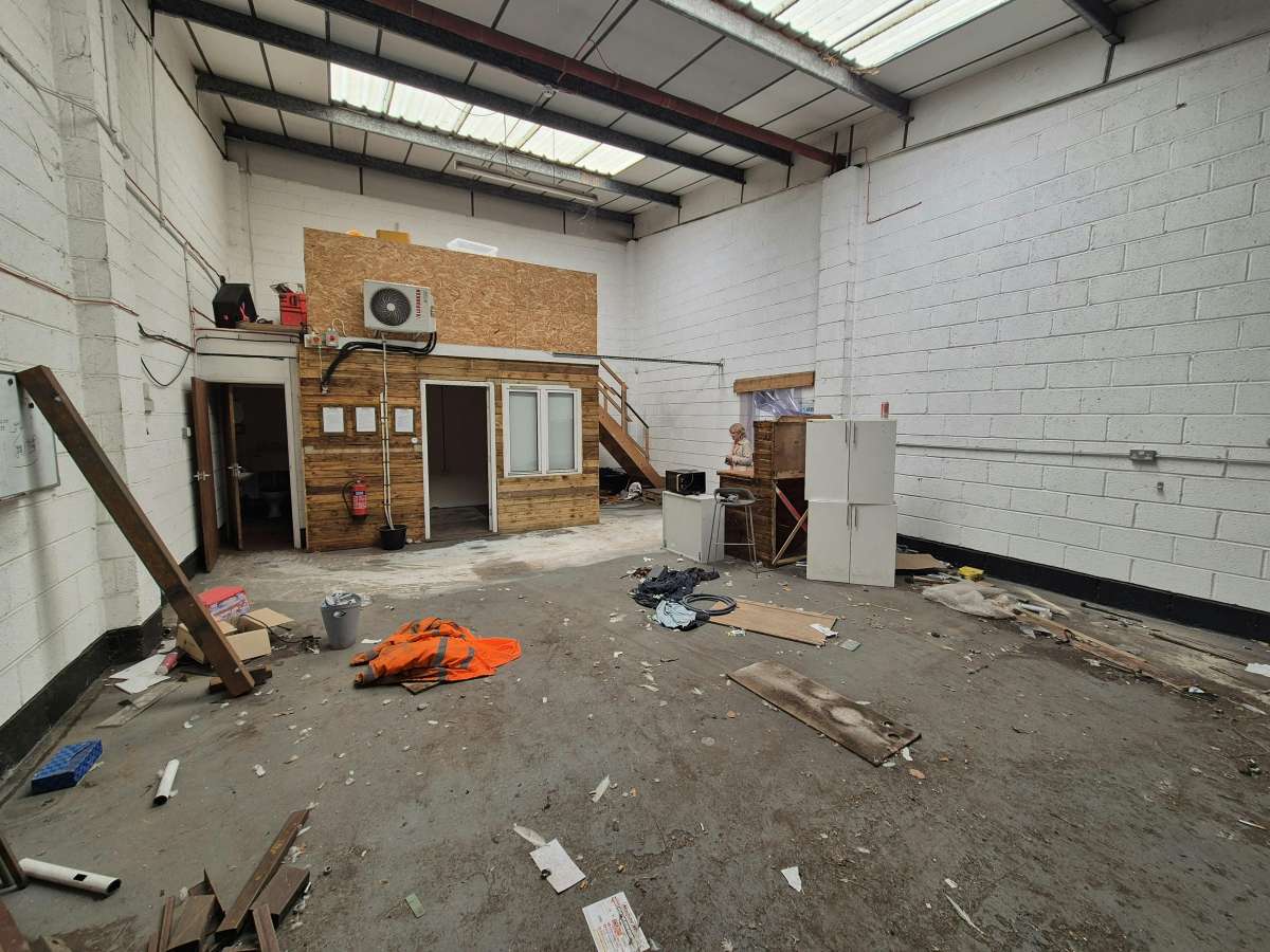Industrial Unit in Hythe - photo 2