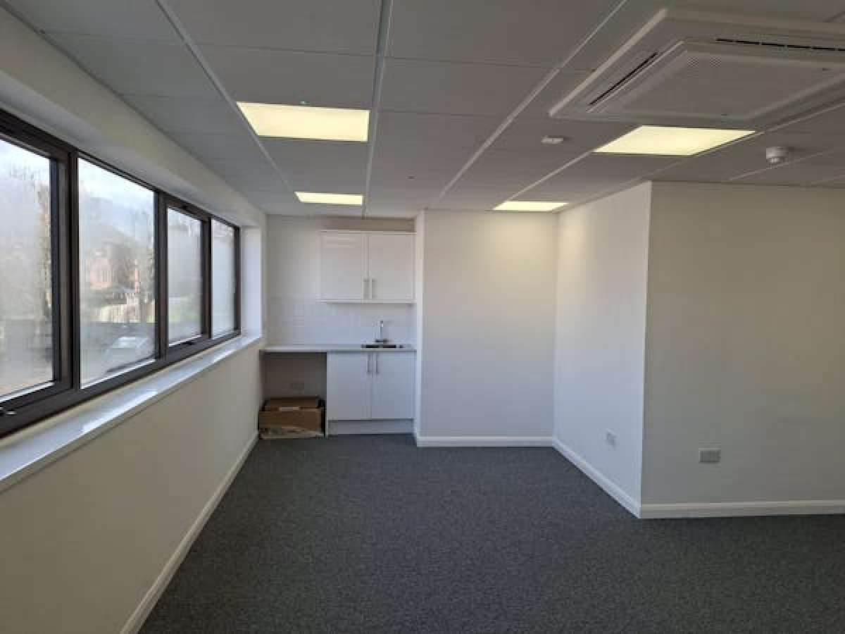 Industrial Unit in Croydon - photo 4