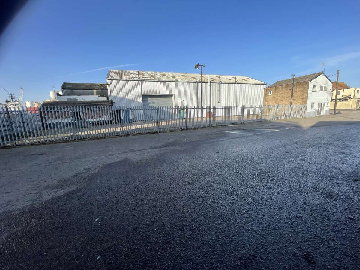 Industrial Unit in Great Yarmouth - photo 3