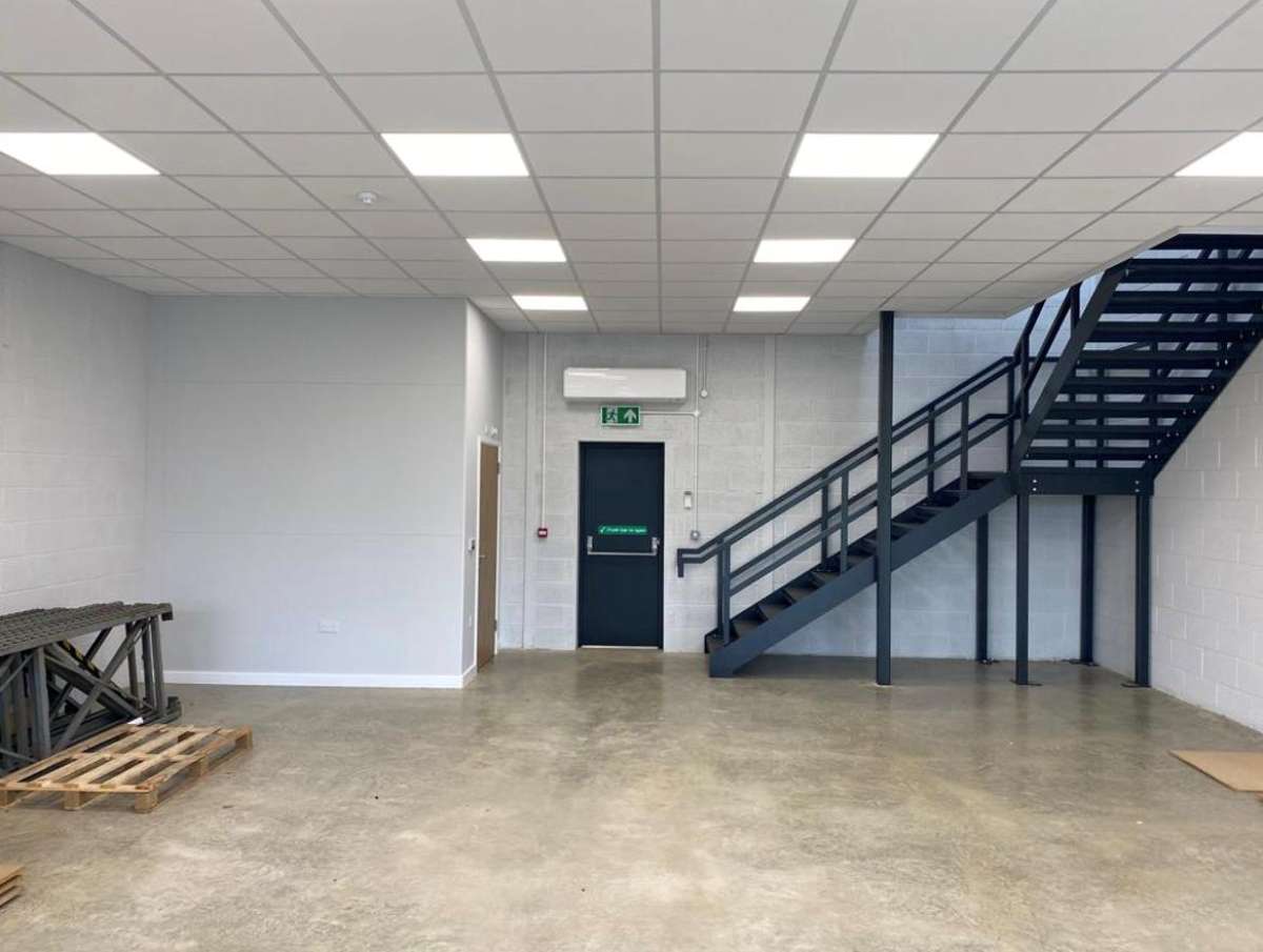 Industrial Unit To Let, Northampton