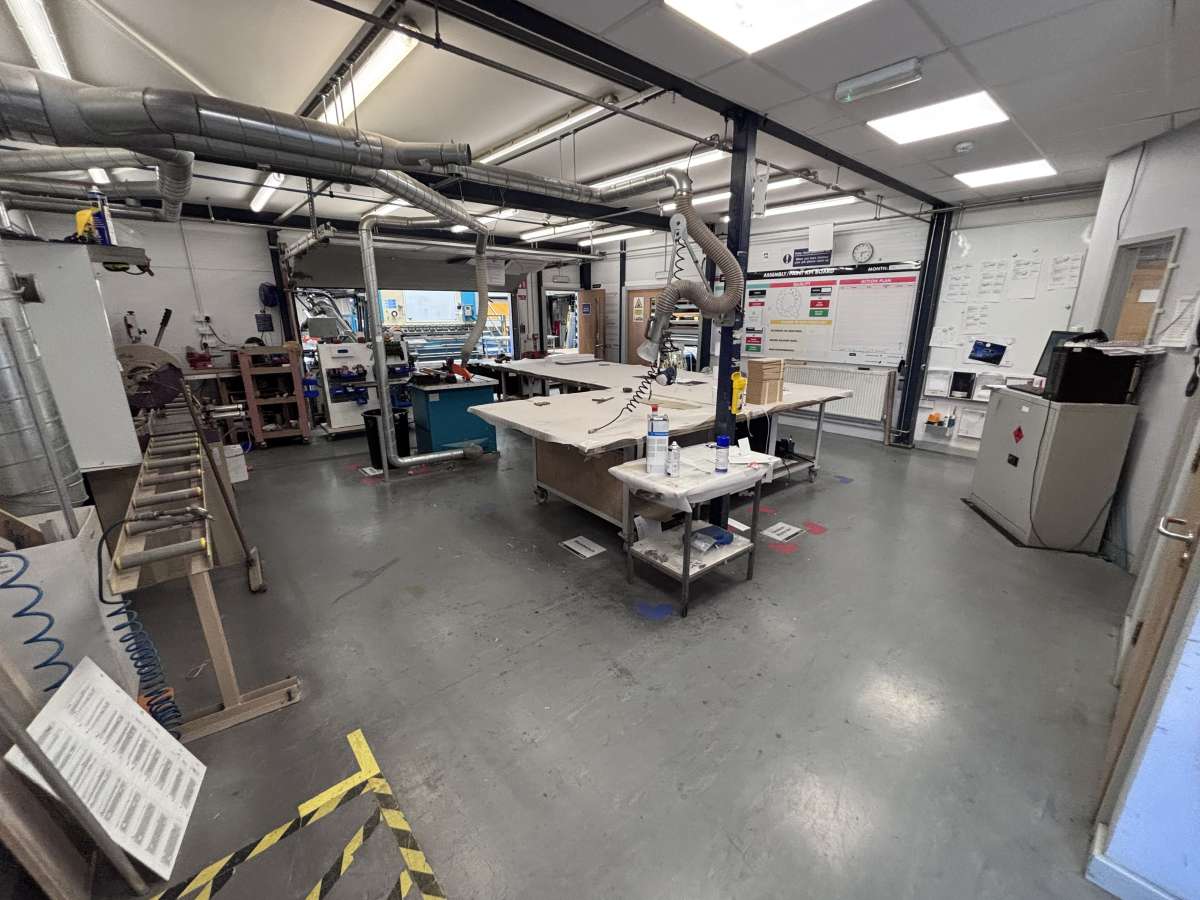 Industrial Unit in Telford Way Industrial Estate - photo 4