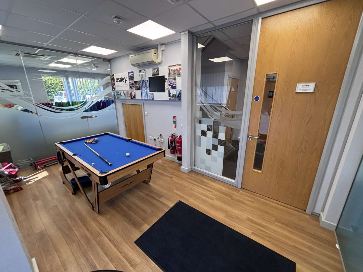 Industrial Unit in Telford Way Industrial Estate - photo 4